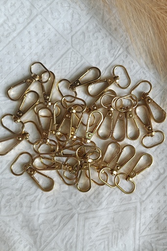 Saanvi Creation: Golden Lobster Hook - Key Chain with a Touch of Antiqued Charm | Golden Lobster Hook | Metal  Buckle | Bag Accessory | Macrame Craft | Macrame Accessories